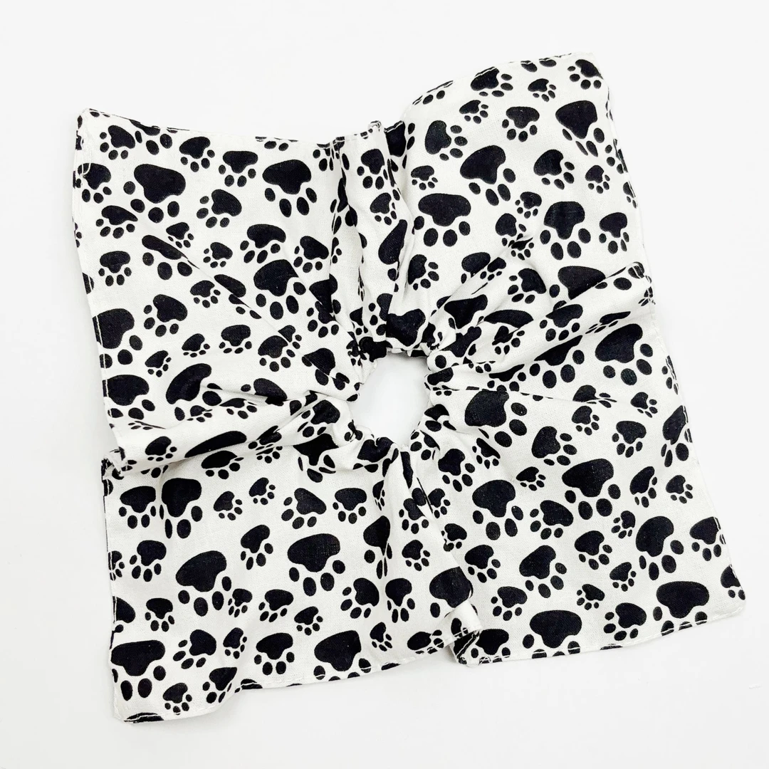 可爱款黑白风爪印方巾