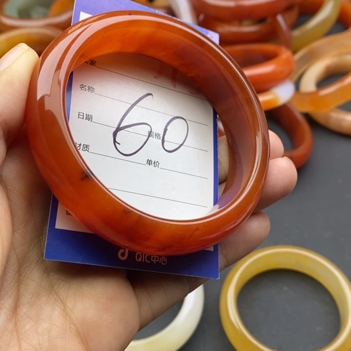 未镶嵌手镯石英质玉