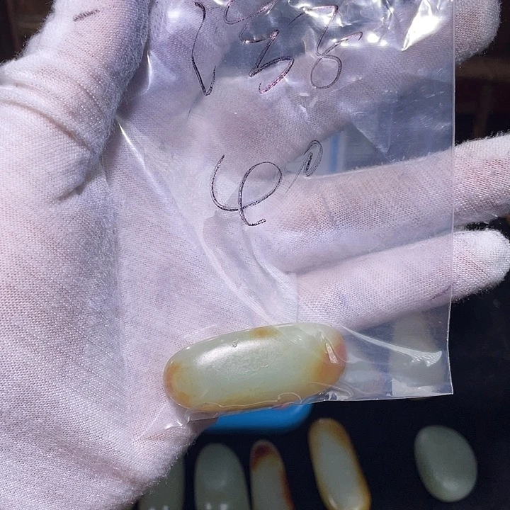 浩***子和田玉（糖玉）未镶嵌挂件