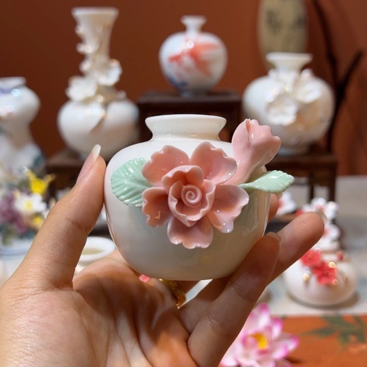 手工精致陶瓷摆件手工精致陶瓷摆件