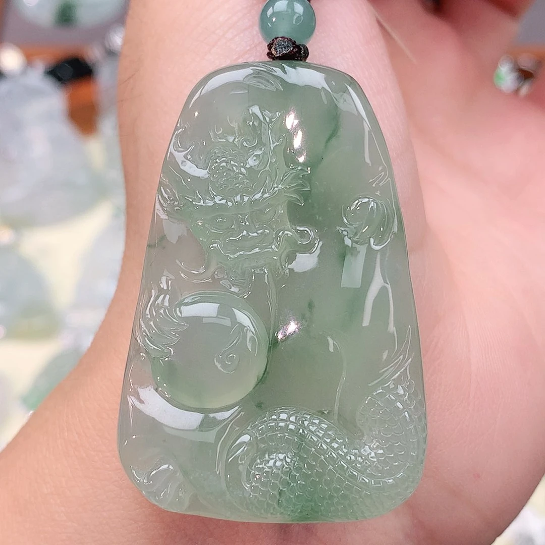 颈饰未镶嵌翡翠龙牌