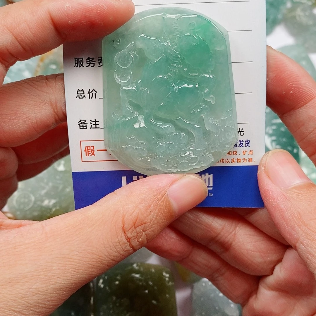 颈饰未镶嵌翡翠马