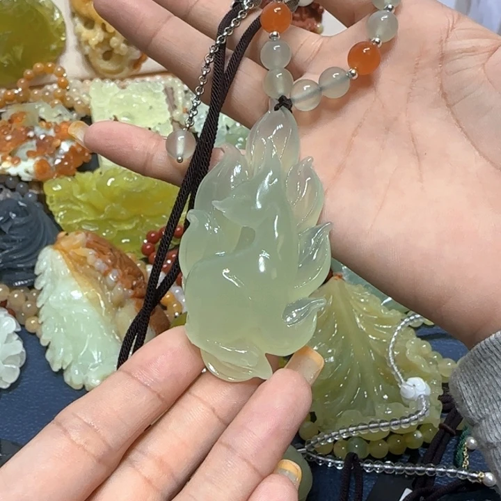 未镶嵌蛇纹石玉吊坠