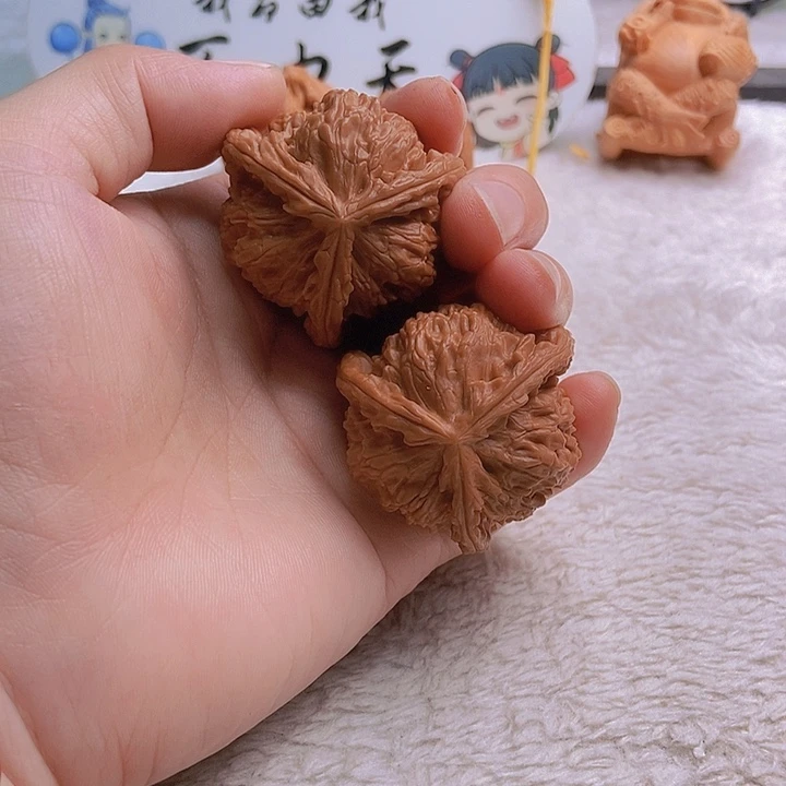 吊坠文玩核桃大*。三棱