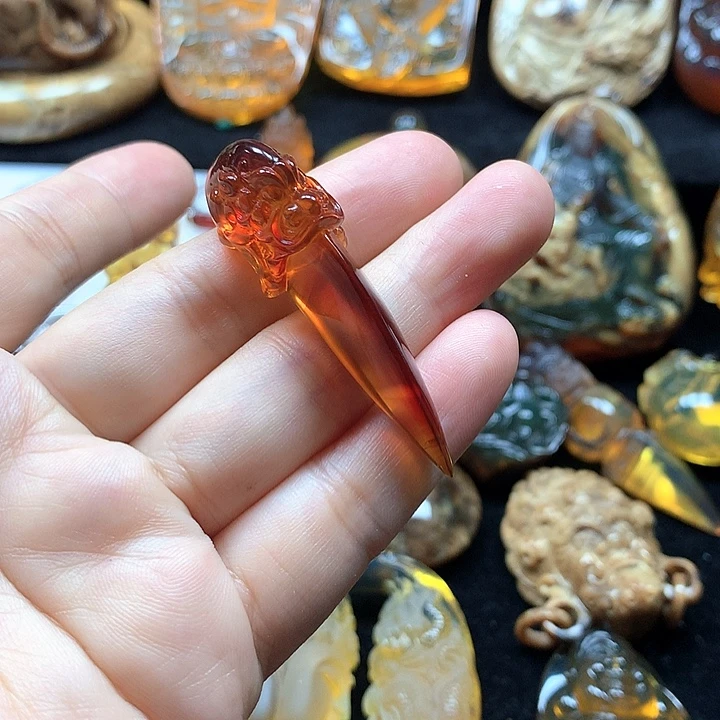 琥珀未镶嵌裸石血珀龙牙吊坠