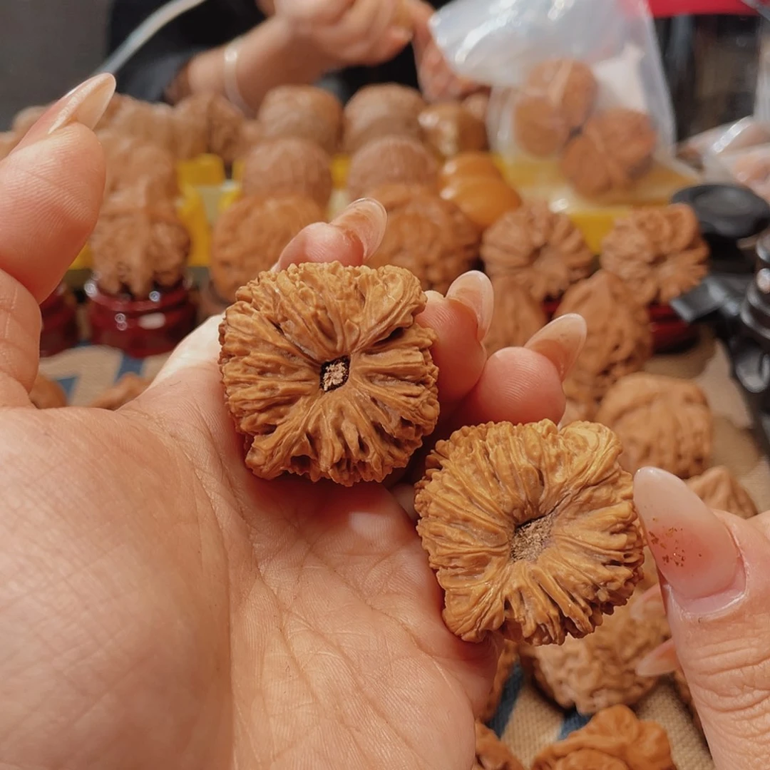 吊坠文玩核桃狮****玩南疆石40