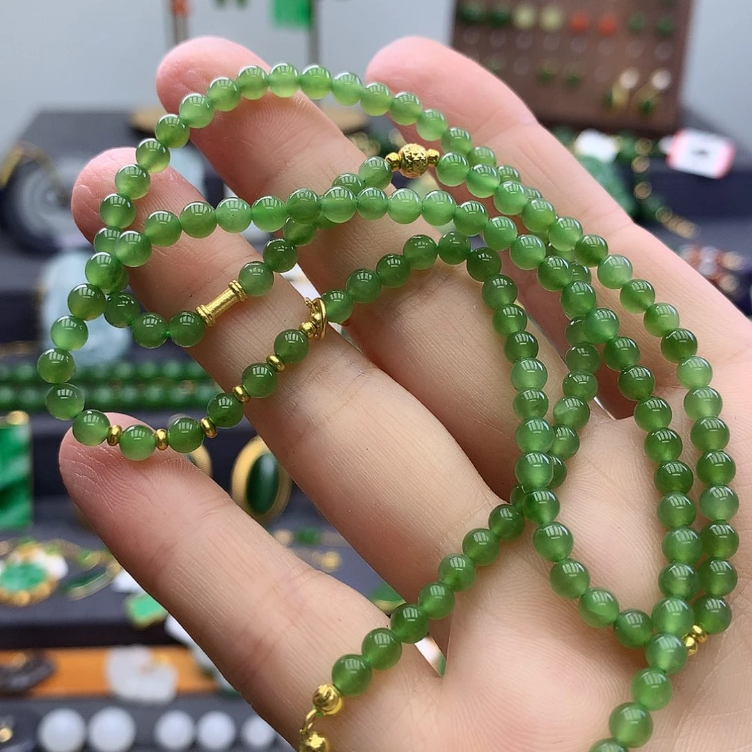 颈饰未镶嵌和田玉（碧玉）