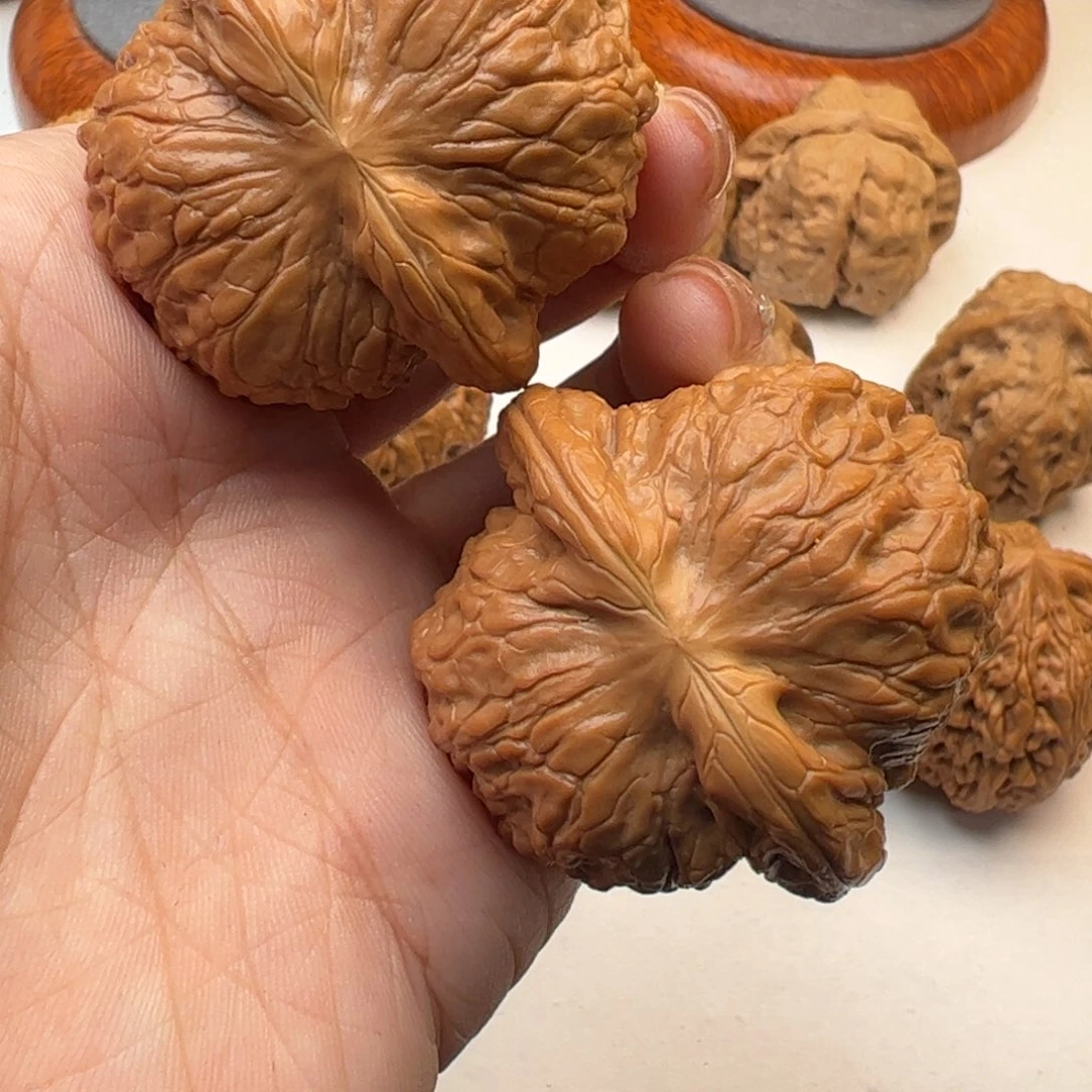 文玩核桃吊坠血麒麟42