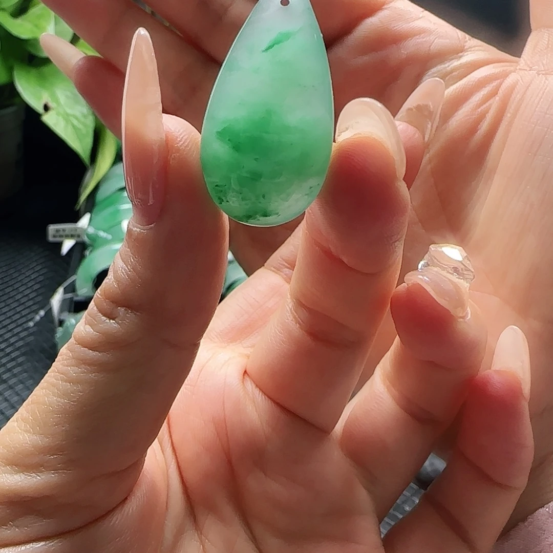 石英质玉吊坠未镶嵌