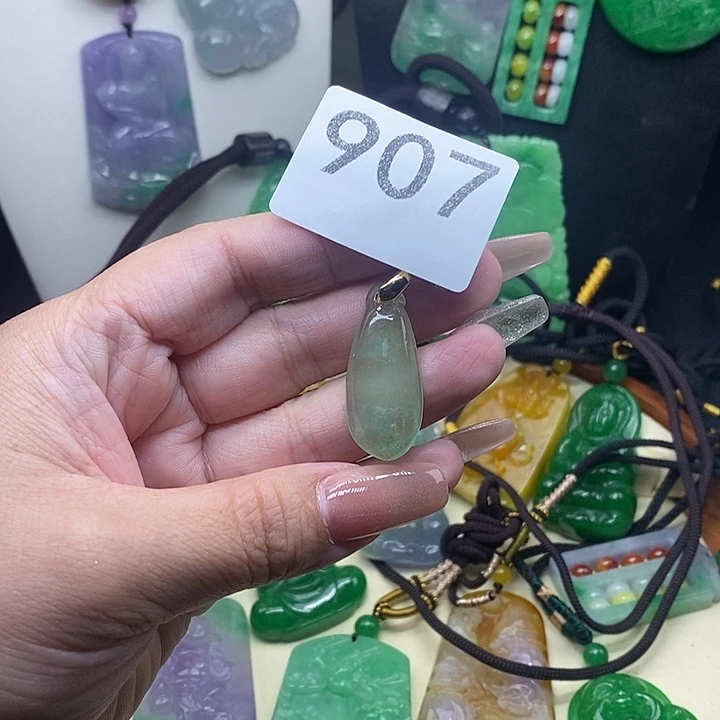 翡翠未镶嵌吊坠(赠链)