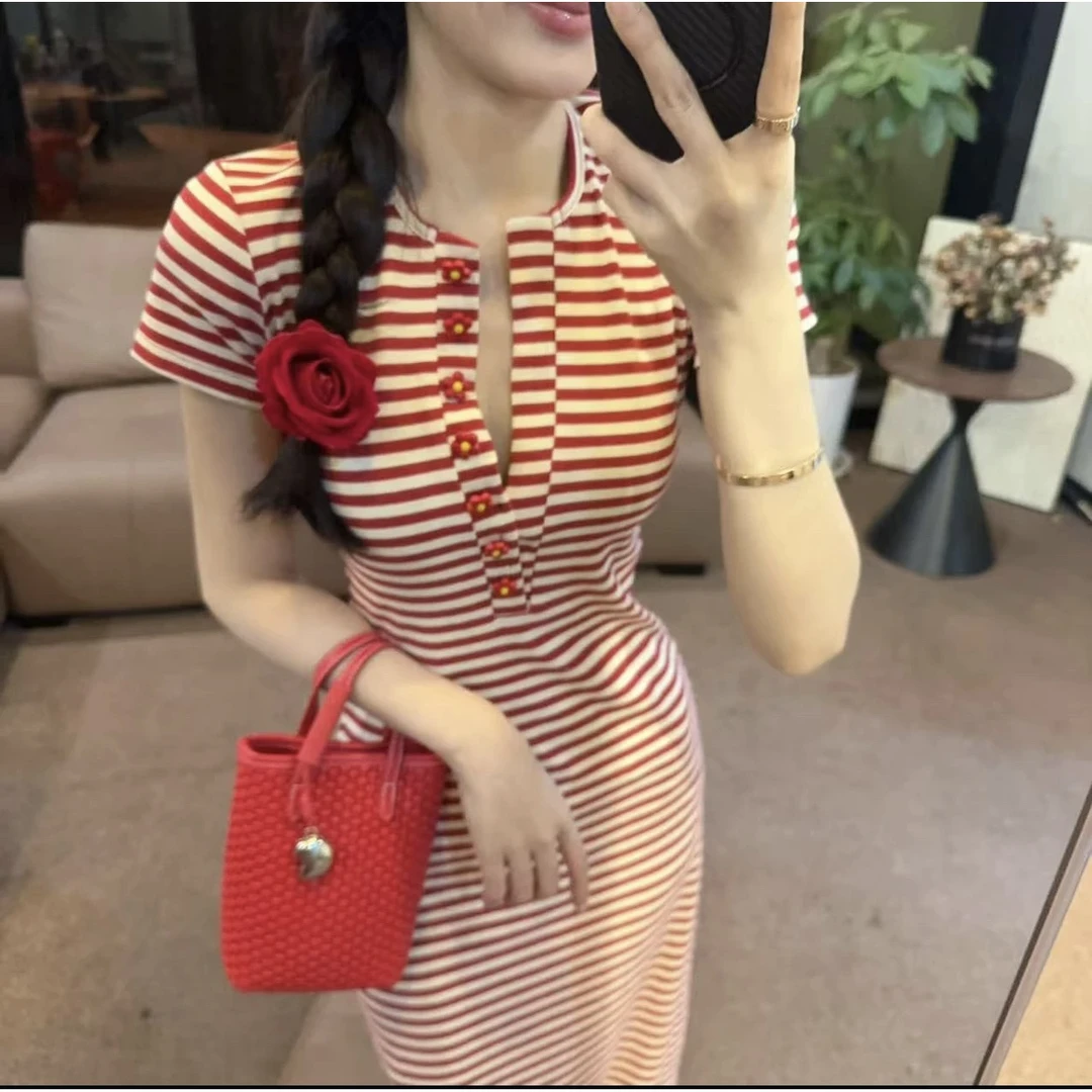 时尚辣妹风小众条纹短袖连衣裙夏季设计感修身显瘦绝美包臀收腰裙