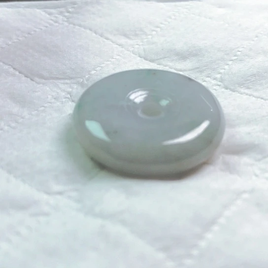 翡翠颈饰未镶嵌可**妮吊坠