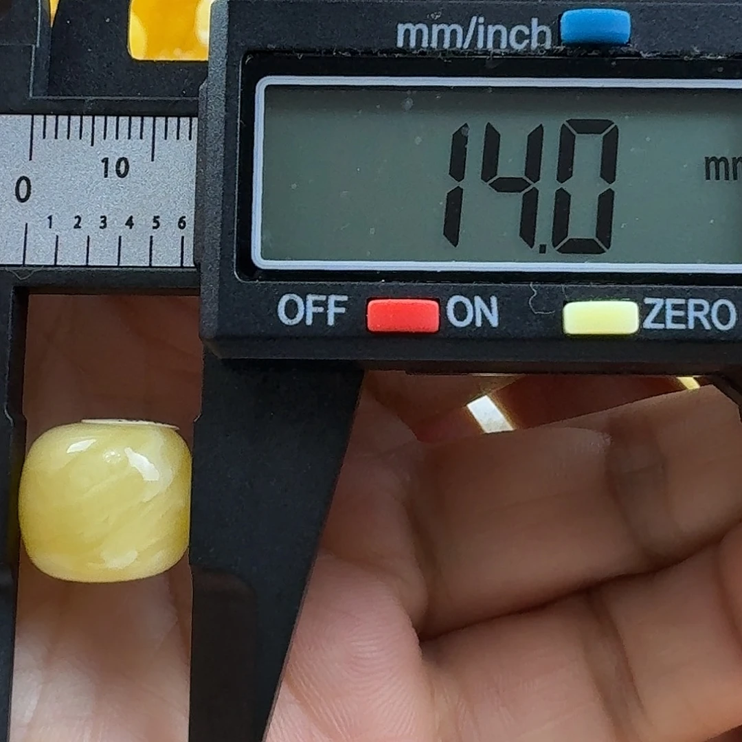 蜜蜡未镶嵌裸石21