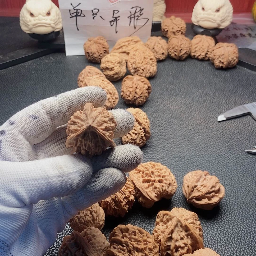 芋***萄文玩核桃吊坠盘山三棱