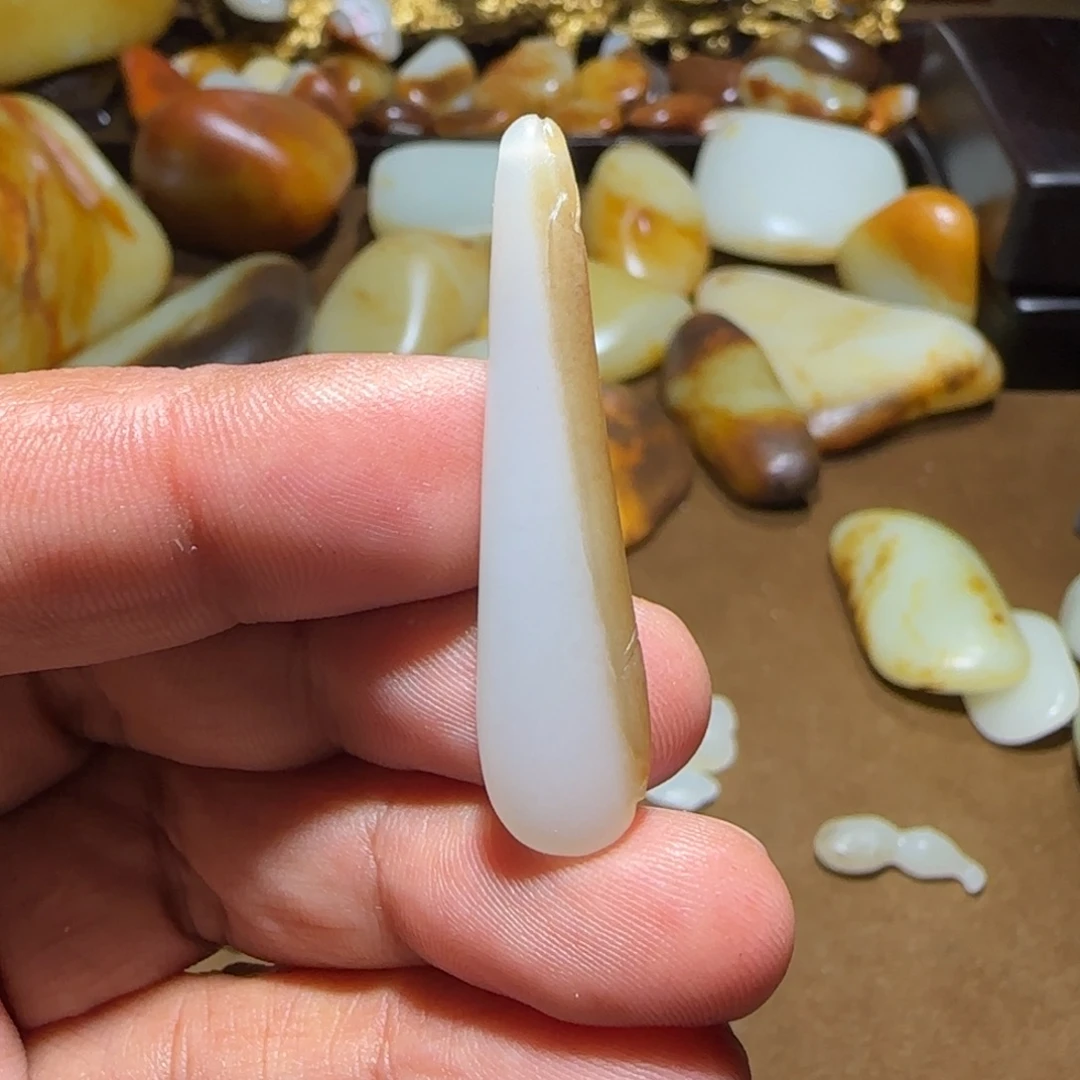 吉***锅和田玉（白玉）未镶嵌颈饰