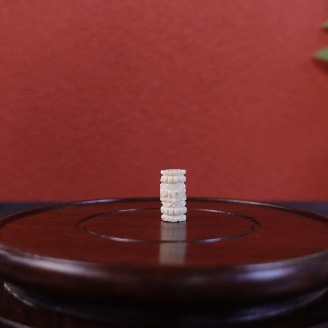 李茜(省大) 猛犸牙六字真言桶珠 Y1065