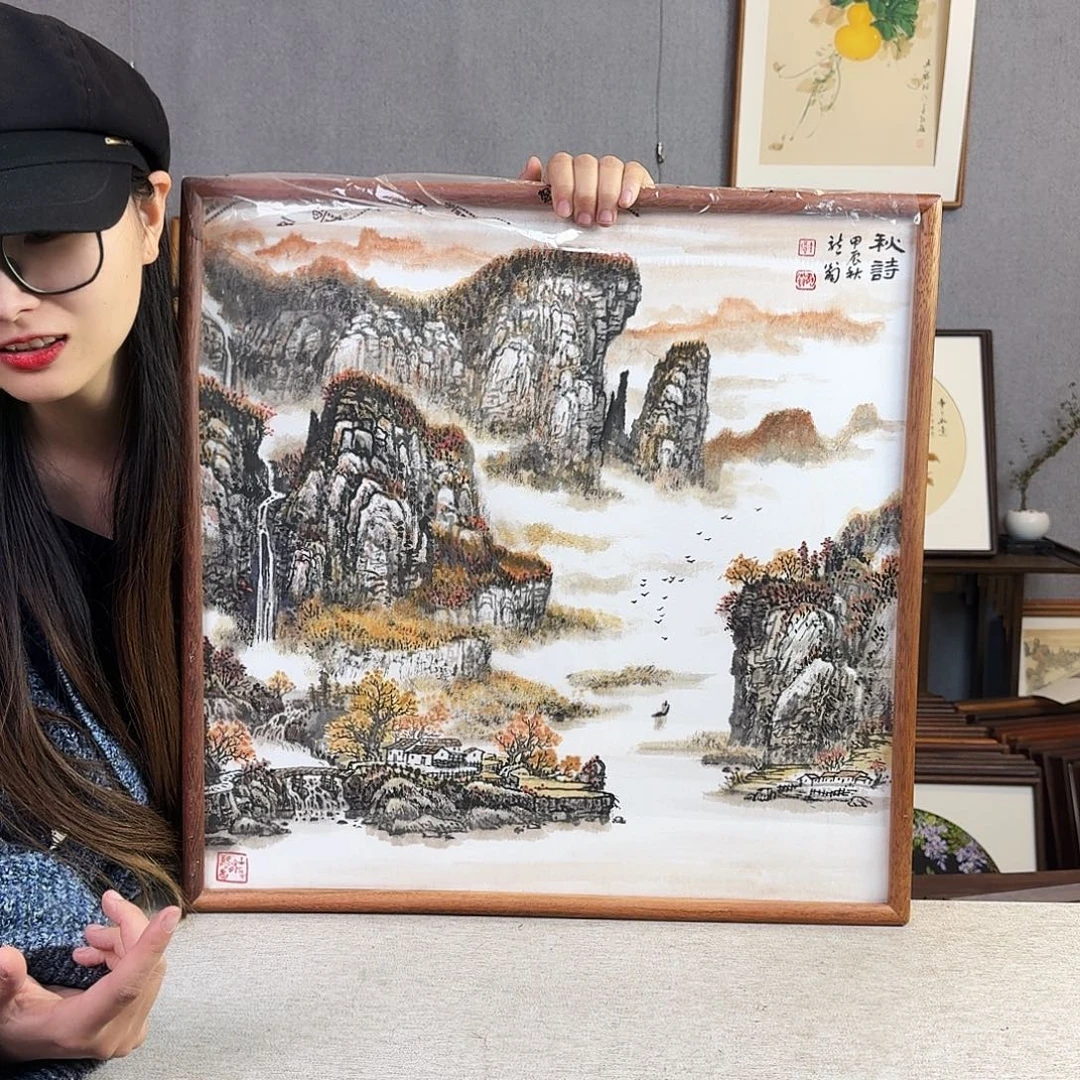 国画手绘带框尺寸： 53*53