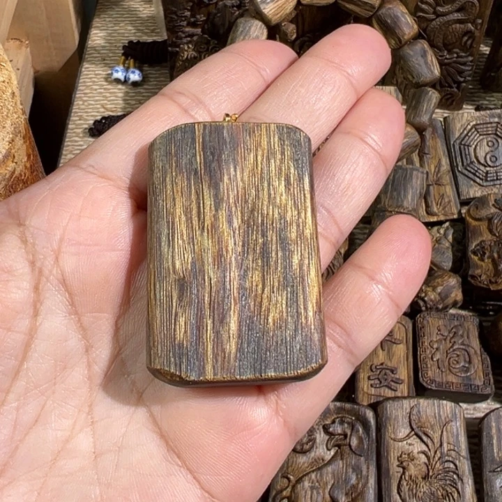 沉香沉香碎屑红棋楠沉香牌8克