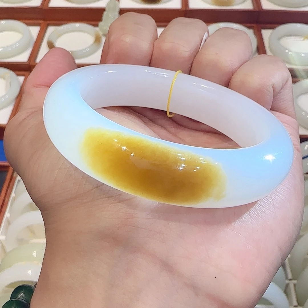 和田玉手镯未镶嵌且末一口金红糖55 56 57