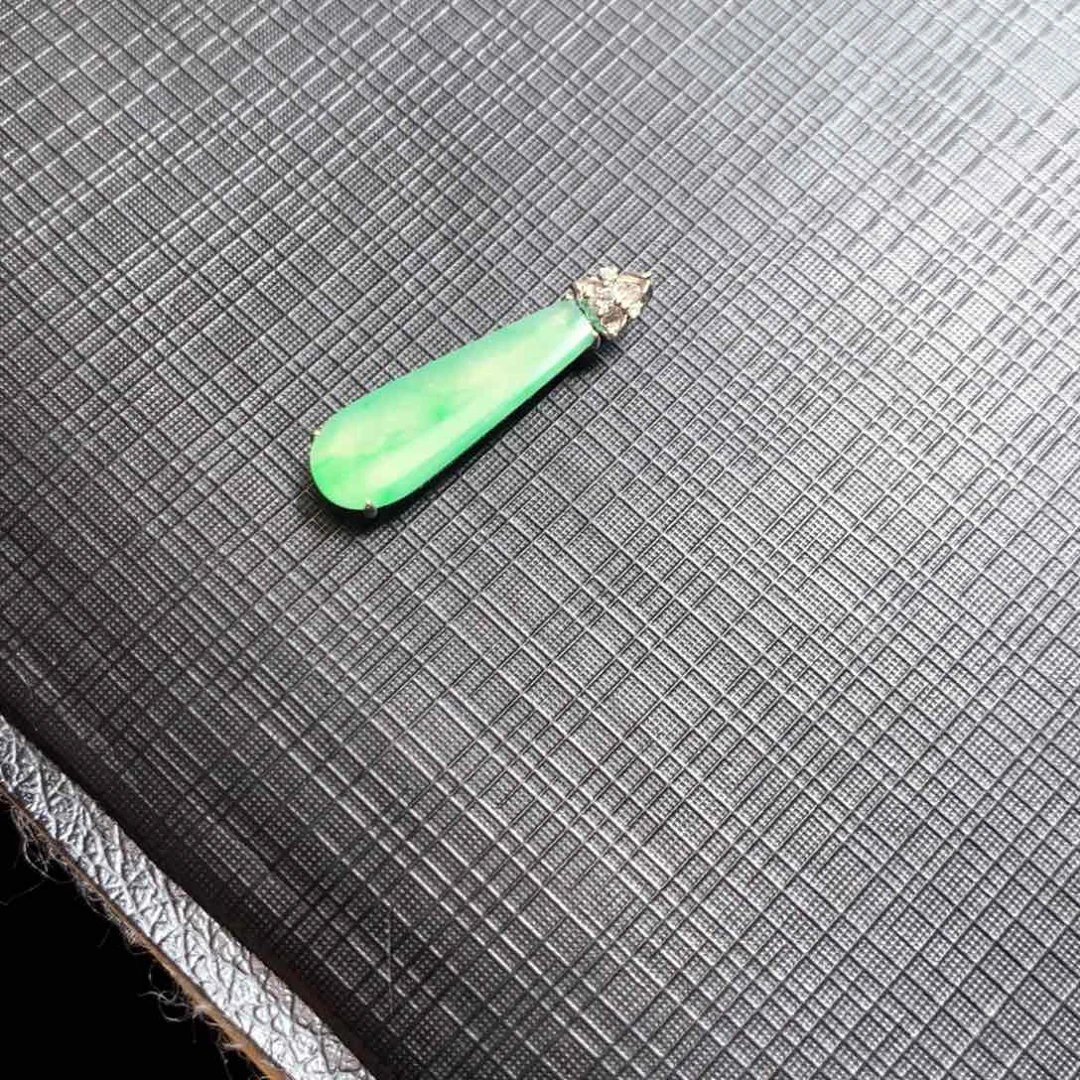 颈饰18K金镶嵌翡翠翡翠