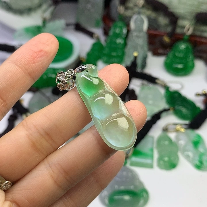 吊坠(赠链)未镶嵌翡翠