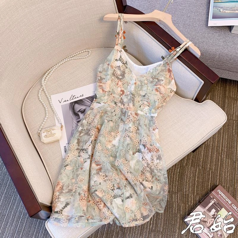 甜辣风吊带连衣裙女夏季2025新款高级感别致惊艳小个子仙女网纱裙