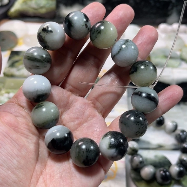 独山玉未镶嵌颈饰卡18