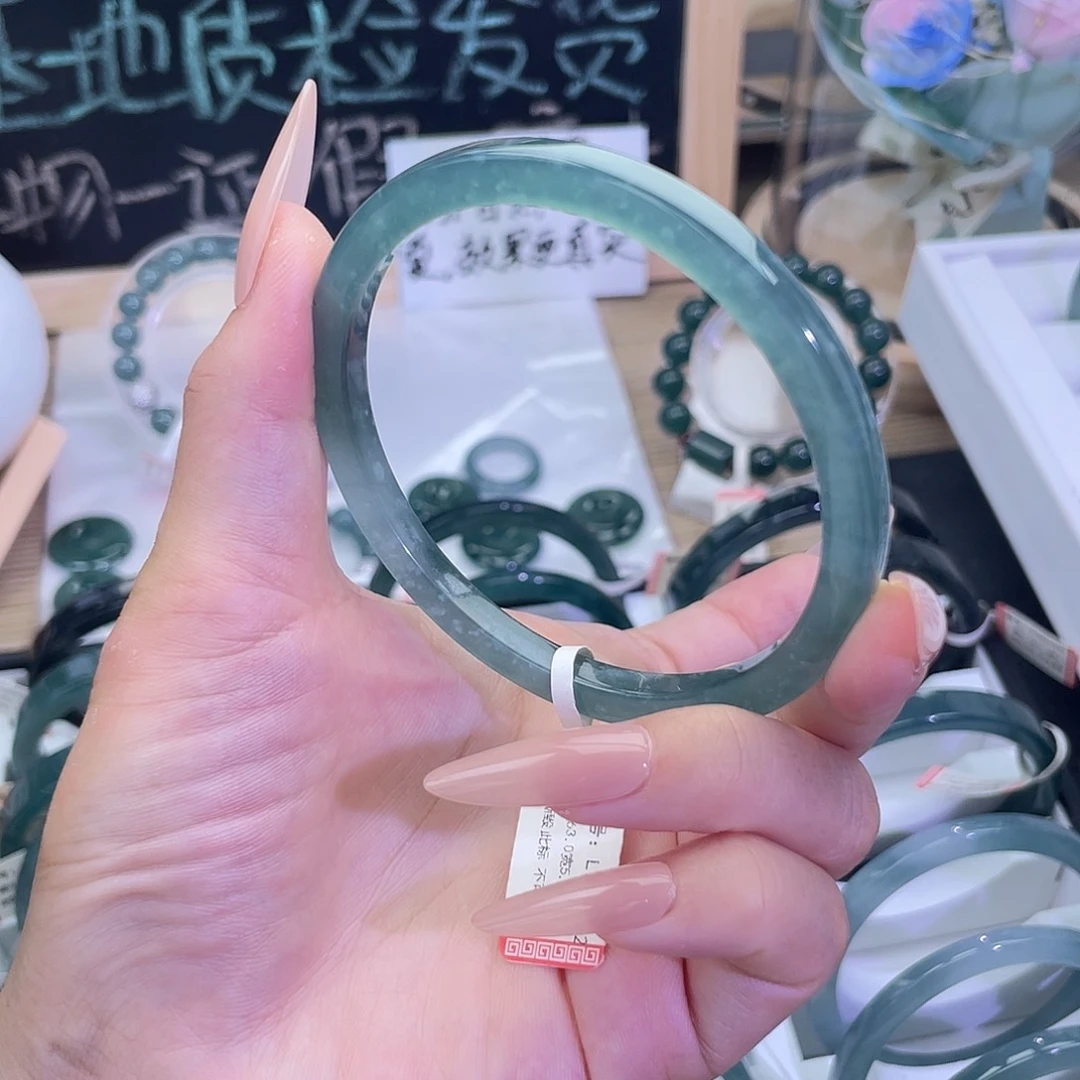 翡翠手镯未镶嵌62-63圈