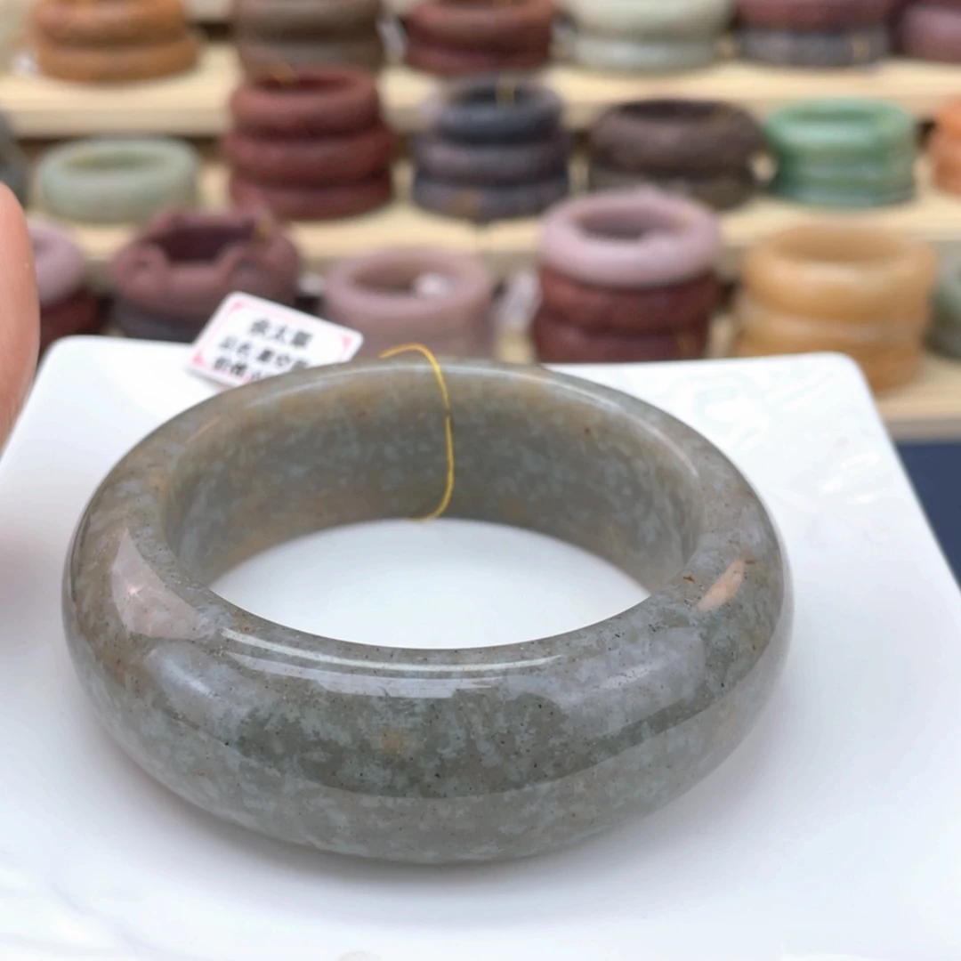 【闪购商品】石英质玉手镯未镶嵌A****P