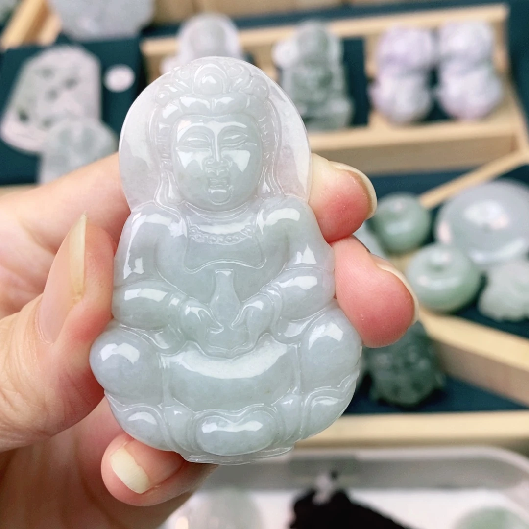 翡翠未镶嵌颈饰观音 包容心