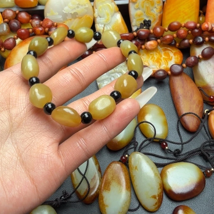 肖***和田玉未镶嵌颈饰