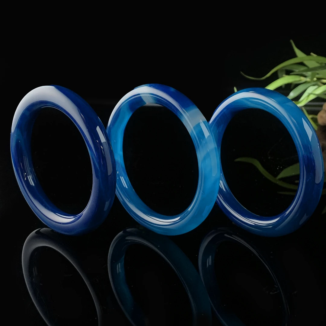 S7787-蓝芙蓉玛瑙蓝圆条手镯-多样性发其一