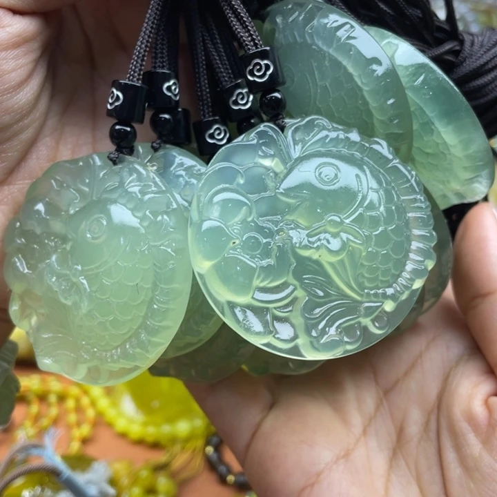 蛇纹石玉未镶嵌吊坠