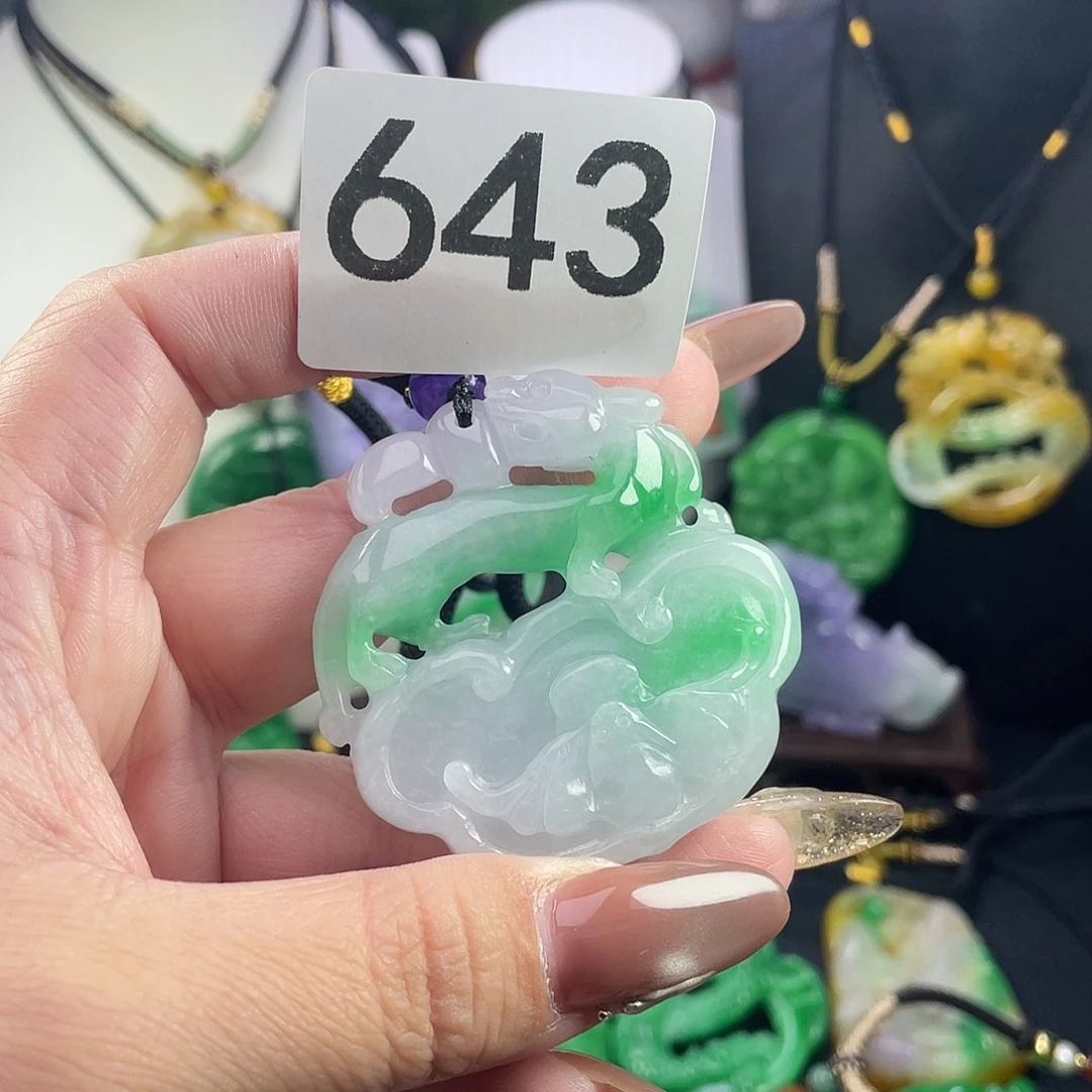 翡翠未镶嵌吊坠(赠链)