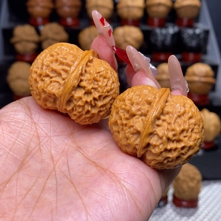 文玩核桃把件珊瑚元宝51号