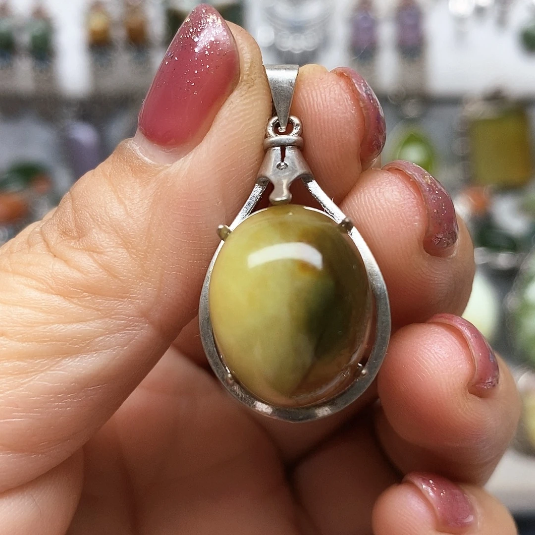 蛇纹石玉银S925镶嵌吊坠
