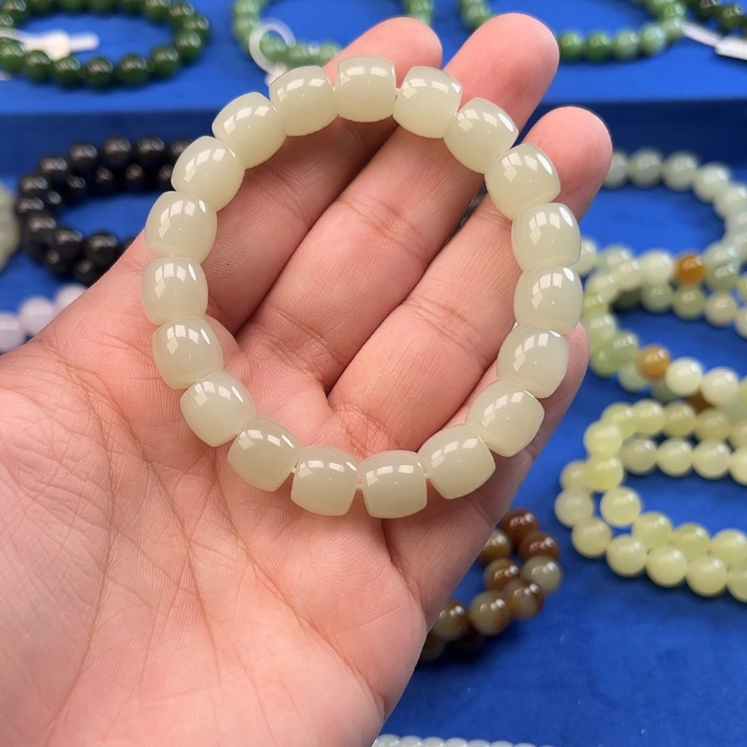 和田玉未镶嵌手链新疆且末近矿高青白无结构