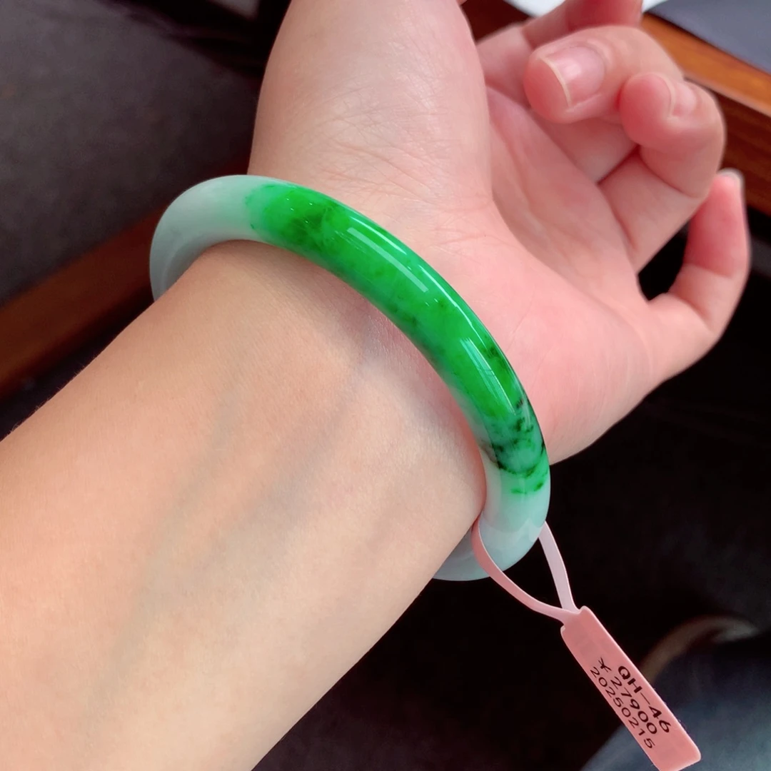 翡翠手镯未镶嵌翡翠