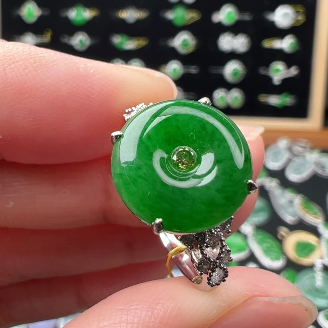 翡翠18K金镶嵌颈饰戒指