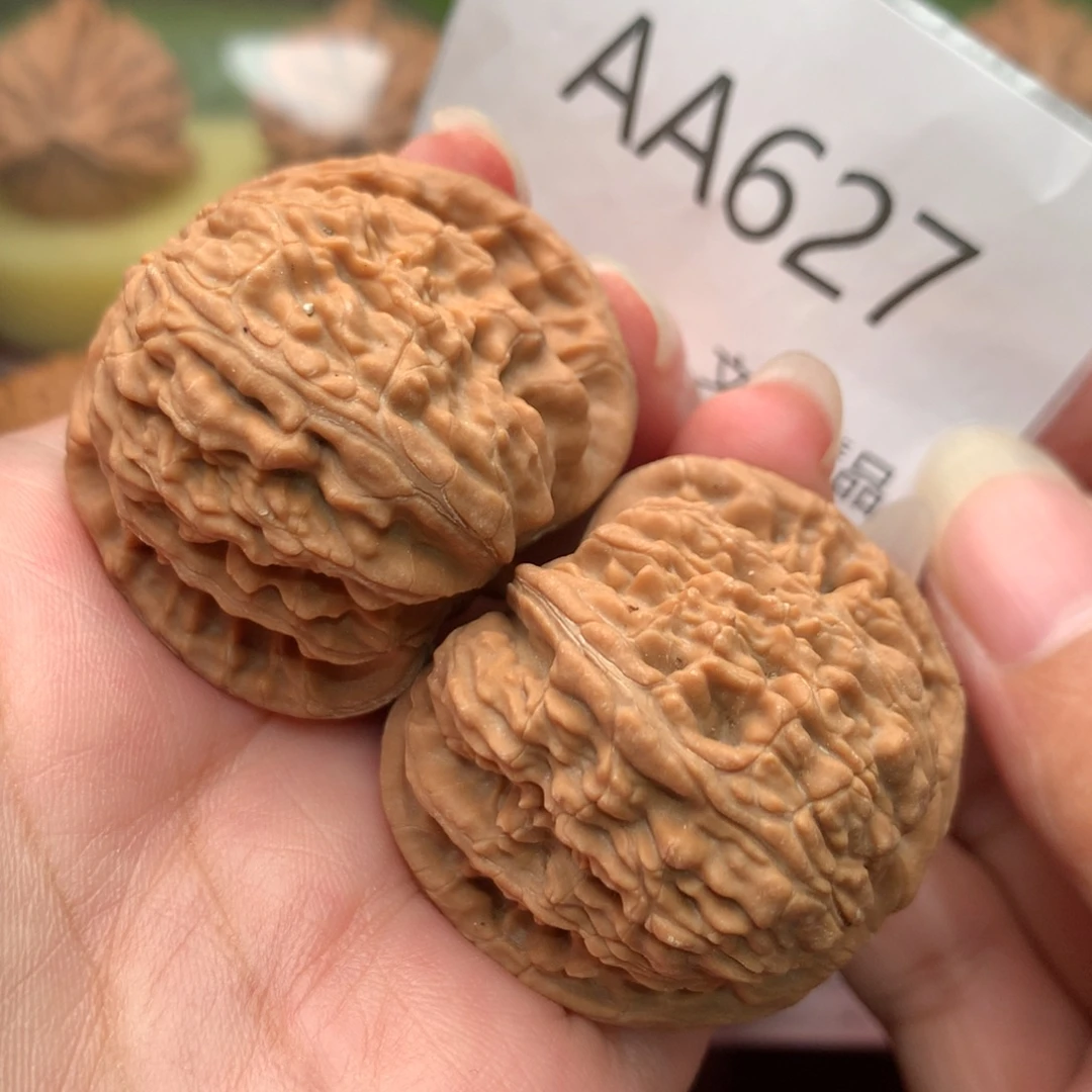 把件文玩核桃红皮大肚白狮子40