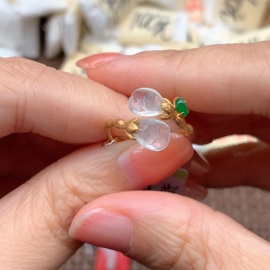 18K金镶嵌挂件翡翠