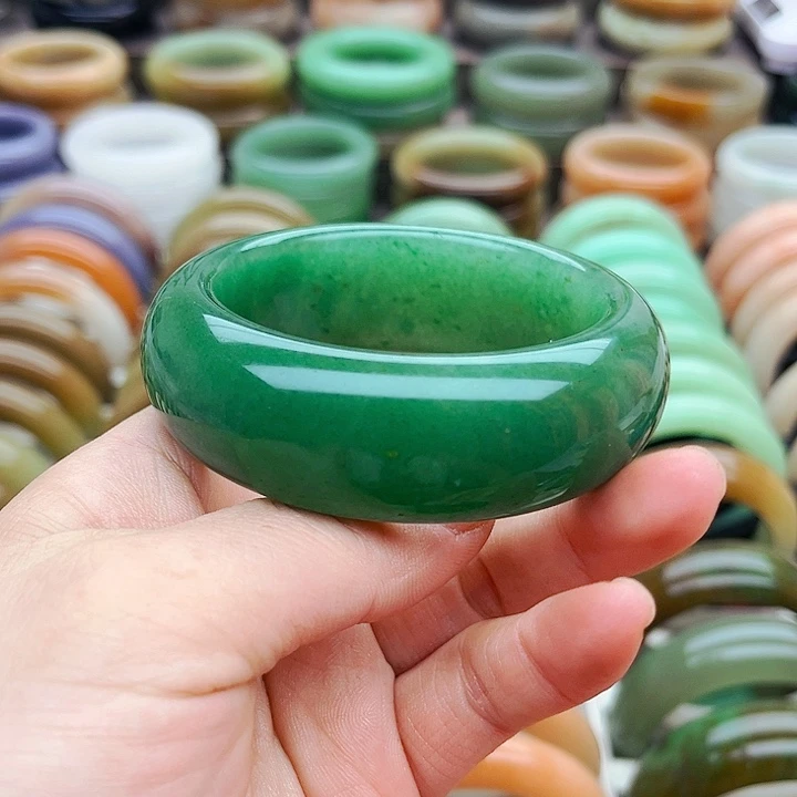 未镶嵌手镯（圆镯）石英质玉