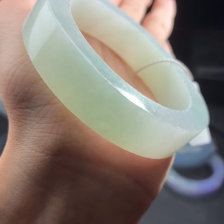 定制翡翠未镶嵌翡翠手镯