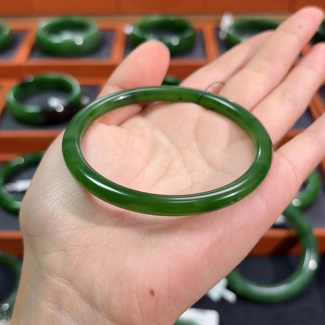 和田玉（碧玉）未镶嵌手镯冰底阳绿6061