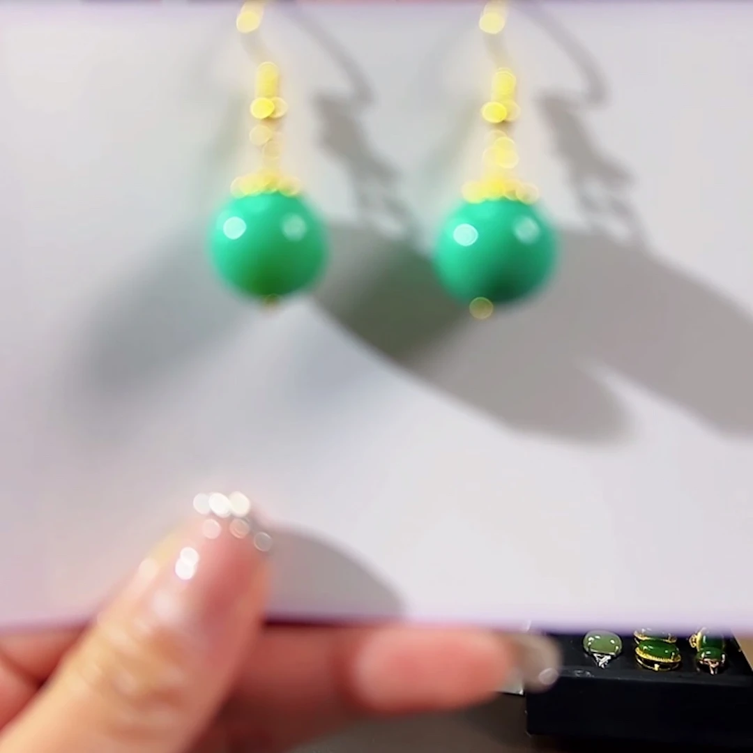 石英质玉合金耳饰