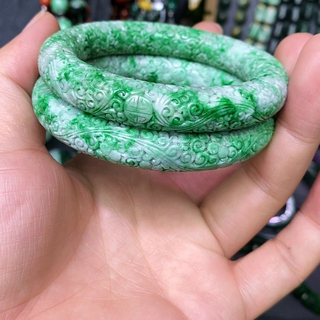 未镶嵌手镯翡翠思****店漂亮美眉