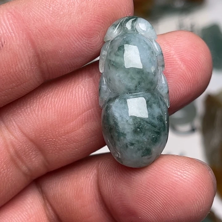 翡翠未镶嵌颈饰葫芦
