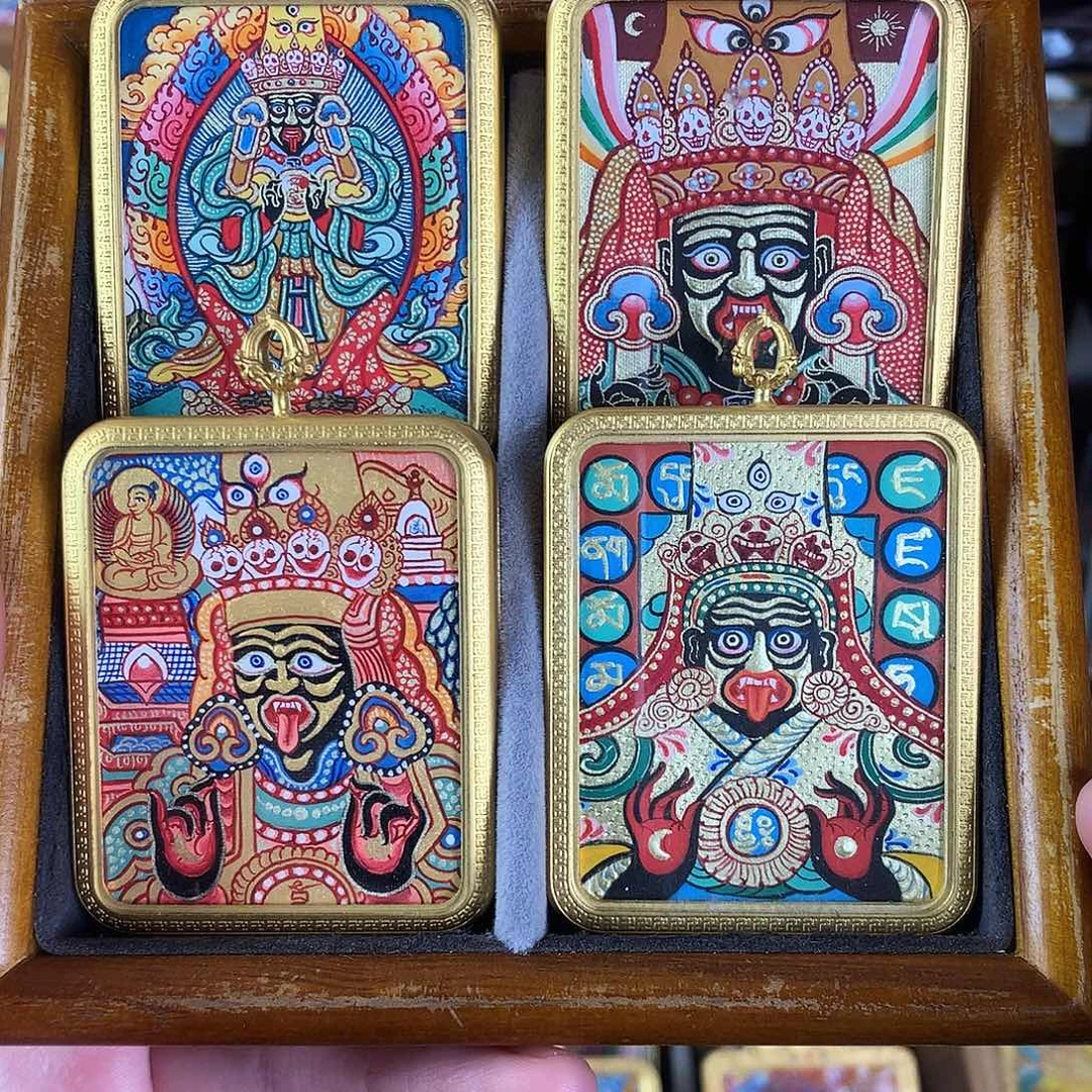 吊坠扎基拉姆福利卡四选一