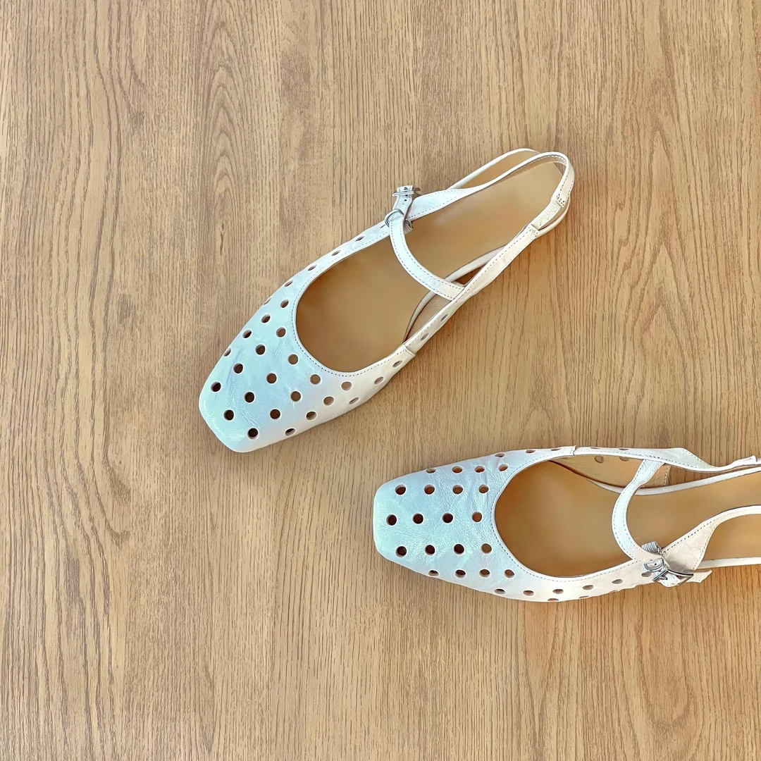 HUSSLOVE 羊皮·跟高3CM·简约百搭通勤方头一字带洞洞凉鞋