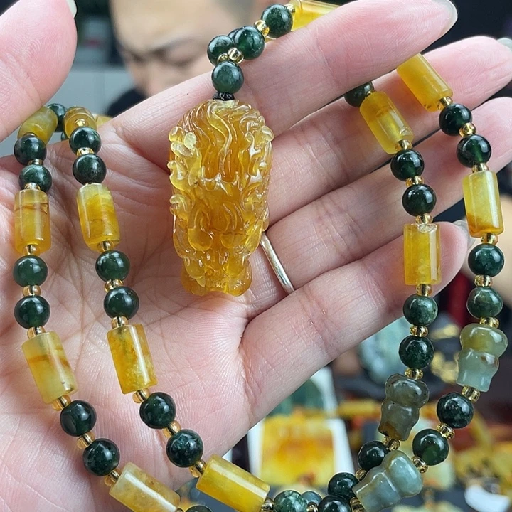 未镶嵌蛇纹石玉颈饰
